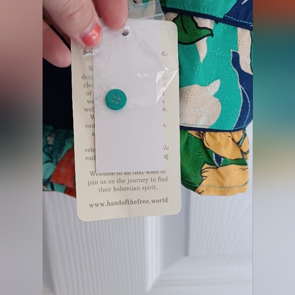 NWT Colorful Band Of The Free Halter Top - Picture 8 of 9